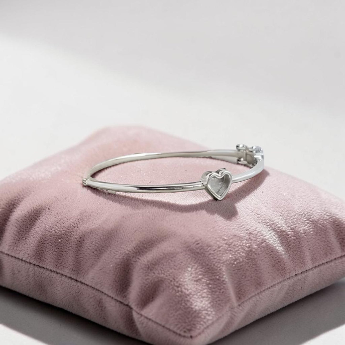 BUBBLE HEART BANGLE