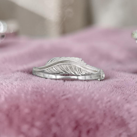 FEATHER BANGLE